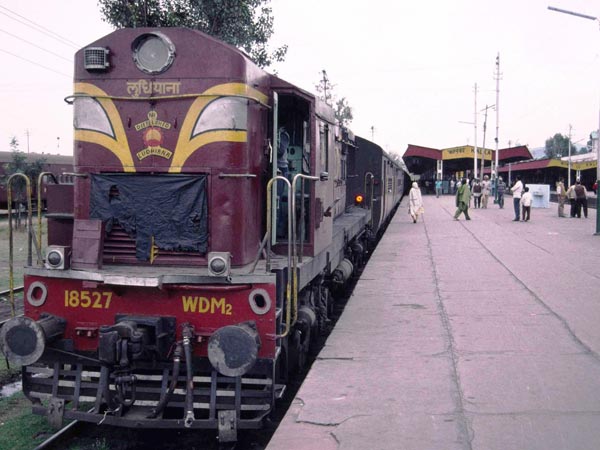 டீசல் எஞ்சின்களுக்கு குட்பை... முழுமையாக மின்சார எஞ்சின்களுக்கு மாறும் இந்திய ரயில்வேத் துறை!