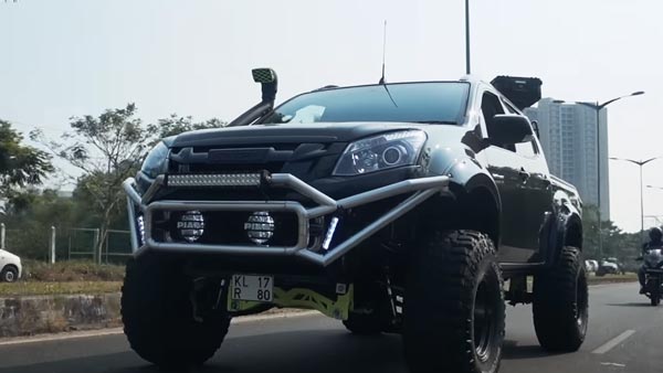 சும்மா நிறுத்தி வைத்திருந்த பிரமாண்ட காரை கொத்தாக தூக்கிய போலீஸ்! வெள்ளத்தில் உதவிய காருக்கே இந்த நிலமையா?