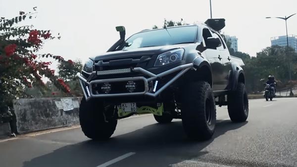 சும்மா நிறுத்தி வைத்திருந்த பிரமாண்ட காரை கொத்தாக தூக்கிய போலீஸ்! வெள்ளத்தில் உதவிய காருக்கே இந்த நிலமையா?