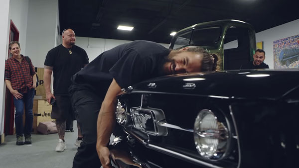 துருப்பிடித்த மிக மிக பழைய காரை புதுப்பித்த பிரபல ஹாலிவுட் ஹீரோ... எதற்காக தெரிஞ்சா நம்பவே மாட்டீங்க!