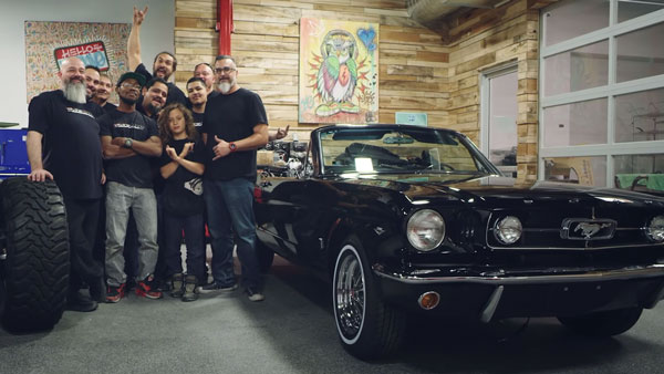 துருப்பிடித்த மிக மிக பழைய காரை புதுப்பித்த பிரபல ஹாலிவுட் ஹீரோ... எதற்காக தெரிஞ்சா நம்பவே மாட்டீங்க!