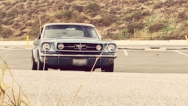 துருப்பிடித்த மிக மிக பழைய காரை புதுப்பித்த பிரபல ஹாலிவுட் ஹீரோ... எதற்காக தெரிஞ்சா நம்பவே மாட்டீங்க!