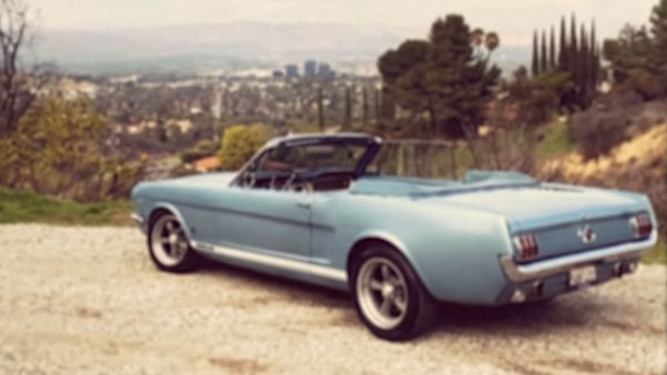 துருப்பிடித்த மிக மிக பழைய காரை புதுப்பித்த பிரபல ஹாலிவுட் ஹீரோ... எதற்காக தெரிஞ்சா நம்பவே மாட்டீங்க!