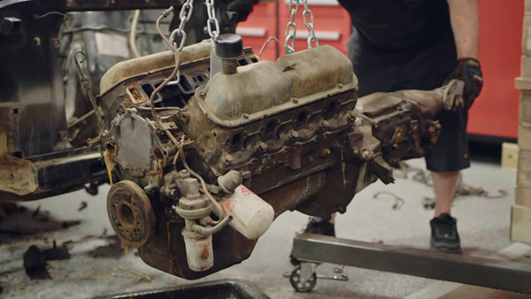 துருப்பிடித்த மிக மிக பழைய காரை புதுப்பித்த பிரபல ஹாலிவுட் ஹீரோ... எதற்காக தெரிஞ்சா நம்பவே மாட்டீங்க!