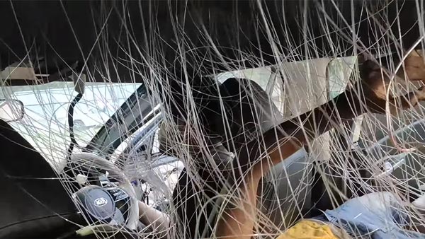 சாலையில் மிதக்கும் விண்வெளி கப்பலாக மாறிய கார்! ரோல்ஸ் ராய்ஸ் காரை மிஞ்சும் அழகு... அசத்தும் செல்டோஸ்!