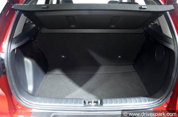 மாருதி பிரெஸ்ஸா, டாடா நெக்ஸானை ஓரங்க கட்ட தயாராகும் கியா சொனெட்... இந்த கார் எப்படி இருக்கு? இதோ விமர்சனம்!