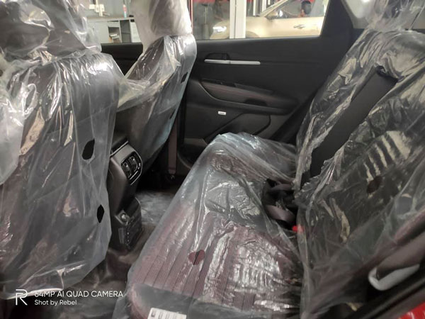 ஷோரூம்களுக்கு வந்தடைந்த கியா சொனெட் காம்பெக்ட் எஸ்யூவி... கொண்டாடி தீர்த்த டீலர்கள்...