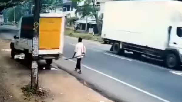 வைரல் வீடியோ... தாறுமாறாக வந்த கார் மோதுவதில் இருந்து தப்பிய பெண்... எப்படி 'லக்' அடித்தது தெரியுமா?