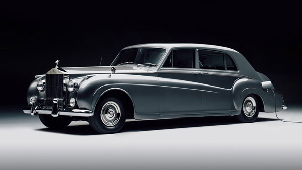 விலையுயர்ந்த ரோல்ஸ் ராய்ஸ் காரையே மாற்றியமைத்த லூனாஸ்! முன்பை காட்டிலும் இப்போதான் செம்ம கெத்தா இருக்கு!