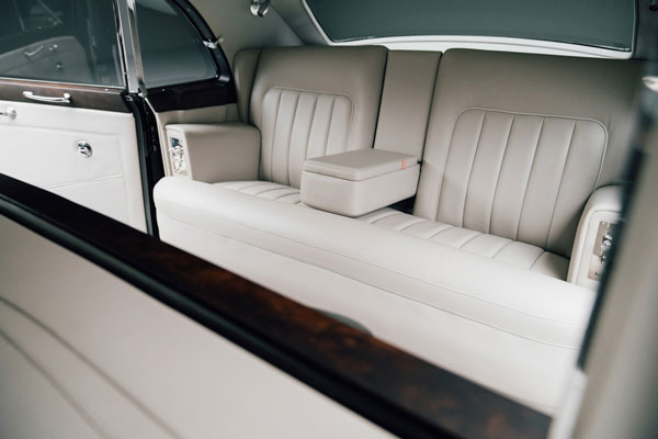 விலையுயர்ந்த ரோல்ஸ் ராய்ஸ் காரையே மாற்றியமைத்த லூனாஸ்! முன்பை காட்டிலும் இப்போதான் செம்ம கெத்தா இருக்கு!