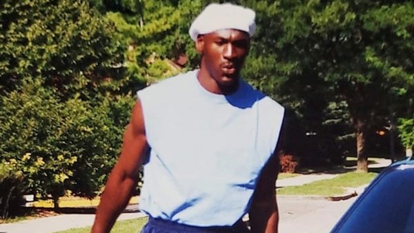 நம்பவே முடியல! வெறும் ரூ.1,700க்கு ஏலத்திற்கு வந்த பிரபல விளையாட்டு வீரரின் சொகுசு கார்!