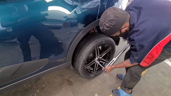 மாடிஃபைடு செய்யப்பட்ட இந்தியாவின் முதல் டாடா நெக்ஸான் இவி கார்... அதுவும் டெலிவிரி செய்யப்பட்ட அன்றே