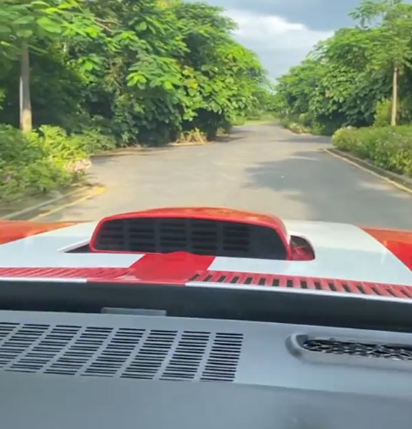 ரொம்ப ரேர்... டோனி சொந்தமாக்கிய அபூர்வமான காரின் மர்மம்... பிரம்மிப்பில் வாயடைத்து போன ரசிகர்கள்...