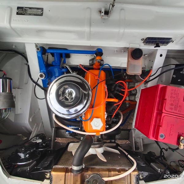 பத்மினியை தலையில் தூக்கி வைத்து கொண்டாடும் நபர்! இவ்ளோ அழகா இருந்தா யாருக்குதான் இத கைவிட மனசு வரும்!