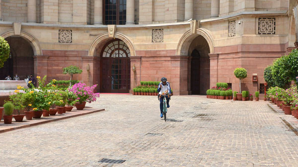 ஹோட்டலில் பாத்திரம் கழுவும் மாணவனுக்கு ஜனாதிபதி கொடுத்த சர்ப்ரைஸ்... என்னனு தெரிஞ்சா அசந்திருவீங்க