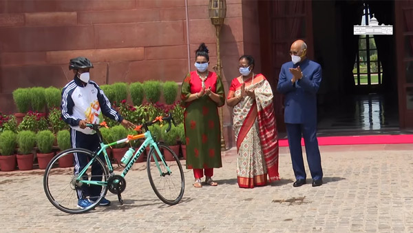 ஹோட்டலில் பாத்திரம் கழுவும் மாணவனுக்கு ஜனாதிபதி கொடுத்த சர்ப்ரைஸ்... என்னனு தெரிஞ்சா அசந்திருவீங்க