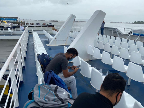 ஒருமுறையேனும் பயணம் செய்ய வேண்டுமாம்... ஆனந்த் மஹிந்திராவை கவர்ந்த மும்பை படகு சவாரி...