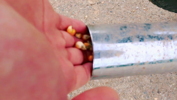 இளைஞரின் சேட்டை... சூடாக இருக்கும் புல்லட் பைக்கின் சைலென்சரில் பாப்கார்ன் செய்ய முடியுமா? வீடியோ