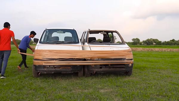 இரு கார்களை டேப்பால் ஒட்டிய இளைஞர்கள்... எதற்கு தெரிஞ்சா கண்டிப்பா திட்டுவீங்க... வீடியோ!