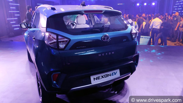 விற்பனையில் கலக்கும் டாடா நெக்ஸான் எலெக்ட்ரிக் எஸ்யூவி... உற்பத்தியில் புதிய மைல்கல்லை தொட்டது!