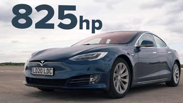 மின்னல் வேகத்தில் சீறி பாய்ந்த இரு மின்சார கார்கள்... ஓடுகளத்தையே நடுங்க வைத்த வேகம்... வீடியோ!