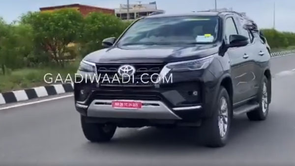 மறைப்பு எதுவுமின்றி 2021 டொயோட்டா ஃபார்ச்சூனர் ஃபேஸ்லிஃப்ட் கார் இந்தியாவில் சோதனை ஓட்டம்...