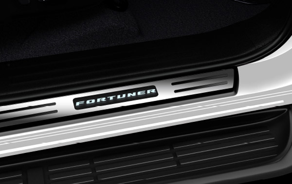 டொயோட்டா ஃபார்ச்சூனர் எஸ்யூவியின் கவர்ச்சிகரமான டிஆர்டி எடிசன் விற்பனைக்கு அறிமுகம்! டொயோட்டா ஃபார்ச்சூனர் எஸ்யூவியின் கவர்ச்சிகரமான டிஆர்டி எடிசன் விற்பனைக்கு அறிமுகம்!