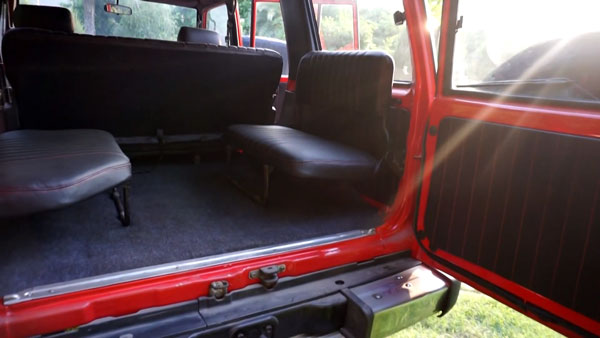 புது பொலிவு குறையாமல் மீட்டெடுக்கப்பட்ட பழைய டொயோட்டா லேண்ட் க்ரூஸர்... வீடியோ!