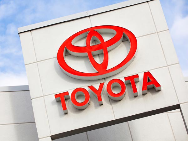 மேட்ச் முடிந்த உடன் டொயோட்டா டீலர்ஷிப்பிற்கு ஓடிய அதிரடி பேட்ஸ்மேன்... இப்படி எல்லாம் கூட நடக்குமா?