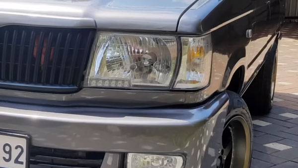 சொக்க வைக்கும் அழகு... கவர்ச்சியாக உருமாறிய டொயோட்டா குவாலிஸ் கார்... பாக்க பாக்க ஆசையா இருக்கு...