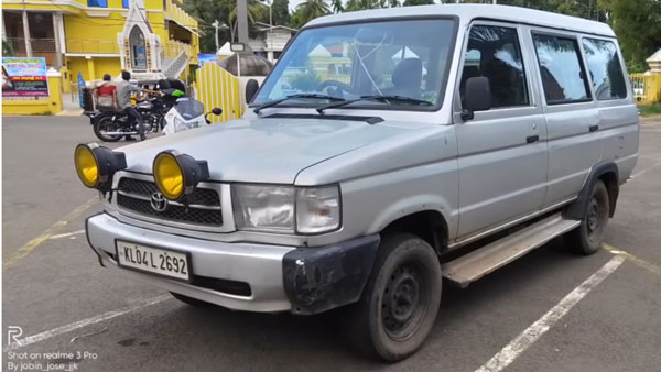 சொக்க வைக்கும் அழகு... கவர்ச்சியாக உருமாறிய டொயோட்டா குவாலிஸ் கார்... பாக்க பாக்க ஆசையா இருக்கு...