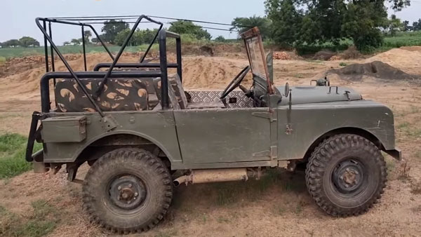 70 ஆண்டு பழமையான முதல் லேண்ட் ரோவர் டிஃபெண்டர்... தனியாளாக ஓட்டி அசத்திய இளம்பெண்...