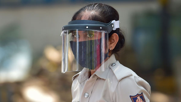 ரவீந்திர ஜடேஜாவின் காரை நிறுத்திய பெண் போலீஸ்... அதன்பின் என்ன நடந்தது தெரியுமா? பரபரப்பு சம்பவம்