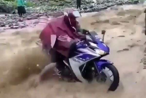 நடு நடுங்க வைக்கும் காரியத்தை துணிச்சலாக செய்த இளைஞர்... வீடியோவ பாக்குறதுக்கே தனி துணிச்சல் வேணும்!