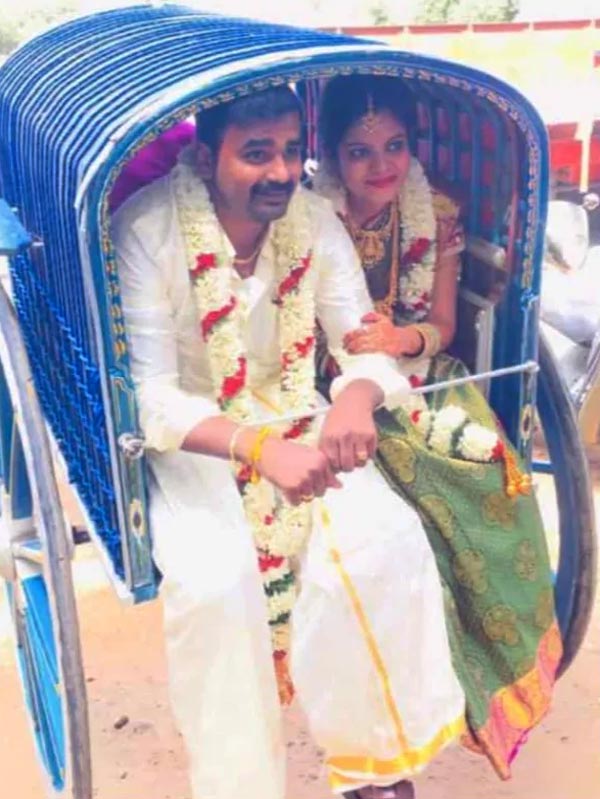 சொகுசு கார்களை ஒதுக்கி விட்டு மாட்டு வண்டியில் பயணித்த மணமக்கள்... தமிழர் பாரம்பரியம் மீண்டு விடும்!