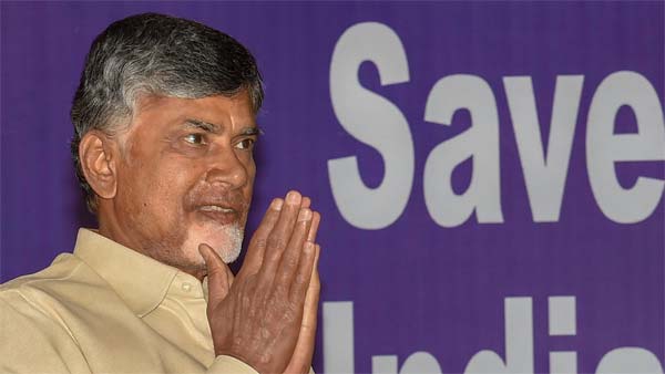 ஒன்றோடு ஒன்று மோதி கொண்ட கார்கள்... அதிர்ஷ்டவசமாக தப்பிய சந்திரபாபு நாயுடு... என்ன நடந்தது தெரியுமா?