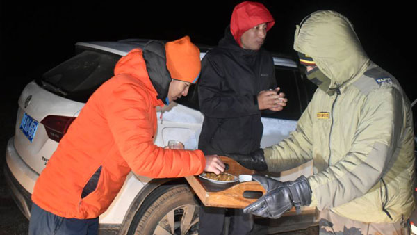 வழி தவறி வந்து சிக்கி கொண்ட சீனர்கள்... இந்திய ராணுவம் செஞ்ச காரியம் வேற லெவல்... என்னனு தெரியுமா?