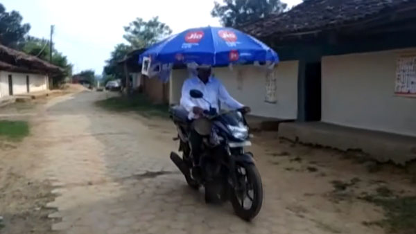 ஆன்லைனில் படிக்கும் வசதி இல்லாதவர்களுக்காக ஆசிரியர் செய்த காரியம்... என்னனு தெரிஞ்சா அசந்திருவீங்க