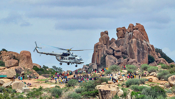 சூப்பர் பவர்... இந்த காரியங்களை எல்லாம் ஹெலிகாப்டர்தான் அசால்டாக செய்யும்... விமானங்களால் முடியாது