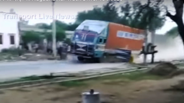 70 கிமீ வேகத்தில் தரிகெட்டு ஓடிய லாரி! 40 கிமீ விரட்டி சென்ற சூப்பர் காப்ஸ்... சிங்கம் படத்தை மிஞ்சிய சீன்! வீடியோ!