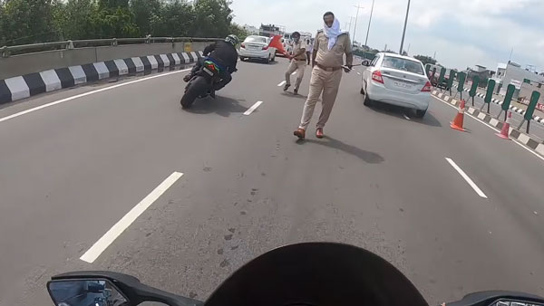 சுற்றி வளைத்து நின்ற போலீஸார்... 1000சிசி கவாஸாகி நிஞ்சா பைக்கில் தப்பித்து சென்ற ரேஸர்கள்...