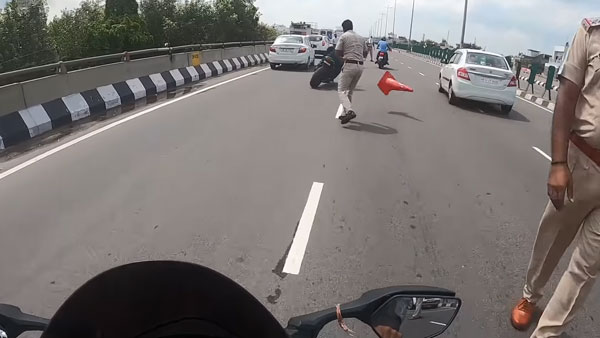 சுற்றி வளைத்து நின்ற போலீஸார்... 1000சிசி கவாஸாகி நிஞ்சா பைக்கில் தப்பித்து சென்ற ரேஸர்கள்...