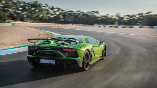 9 வருடங்களில் 10,000 அவென்டேடார் கார்கள் தயாரிப்பு... புதிய மைல்கல்லை தொட்ட லம்போர்கினி...