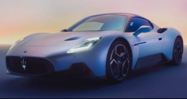 பெரும் எதிர்பார்ப்புக்கு மத்தியில் எம்சி20 ஸ்போர்ட்ஸ் அறிமுகப்படுத்தியது மஸேரட்டி!