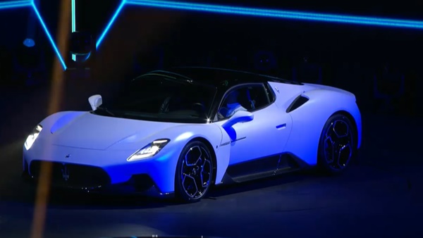 பெரும் எதிர்பார்ப்புக்கு மத்தியில் எம்சி20 ஸ்போர்ட்ஸ் அறிமுகப்படுத்தியது மஸேரட்டி!