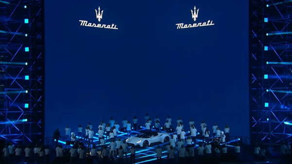 பெரும் எதிர்பார்ப்புக்கு மத்தியில் எம்சி20 ஸ்போர்ட்ஸ் அறிமுகப்படுத்தியது மஸேரட்டி!