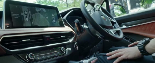 தானியங்கி முறையில் பார்க்கிங் செய்து கொள்ளும் எம்ஜி க்ளோஸ்ட்டர்... வீடியோ வெளியீடு!