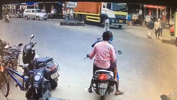 டிரக் டிரைவரின் உடனடி முயற்சியால் மயிரிழையில் உயிர் தப்பிய இளைஞர்! ரொம்ப பெரிய அதிர்ஷ்டசாலி! வீடியோ..!