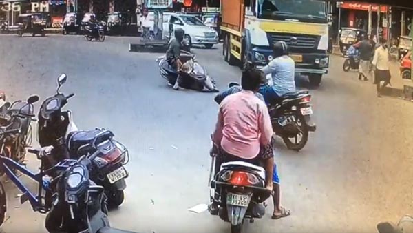 டிரக் டிரைவரின் உடனடி முயற்சியால் மயிரிழையில் உயிர் தப்பிய இளைஞர்! ரொம்ப பெரிய அதிர்ஷ்டசாலி! வீடியோ..!