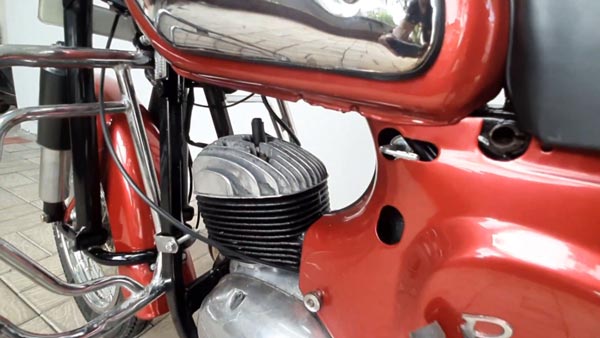 மீண்டும் புதியதாக எஸ்கார்ட்ஸ் ராஜ்தூத் 175... வாயடைத்து போன இளம் நெட்டிசன்கள்...